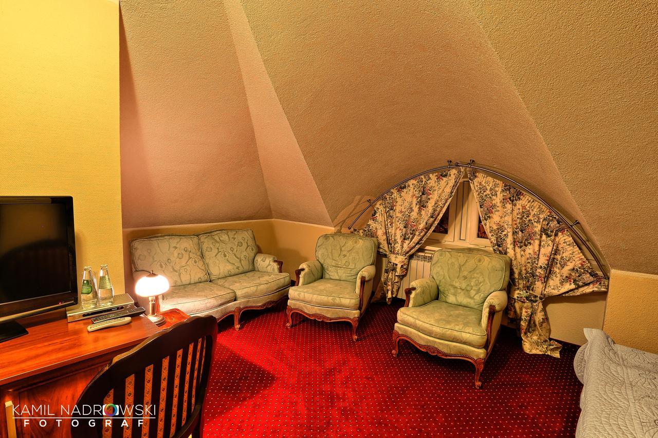 Hotel Zodiak Radomsko Buitenkant foto