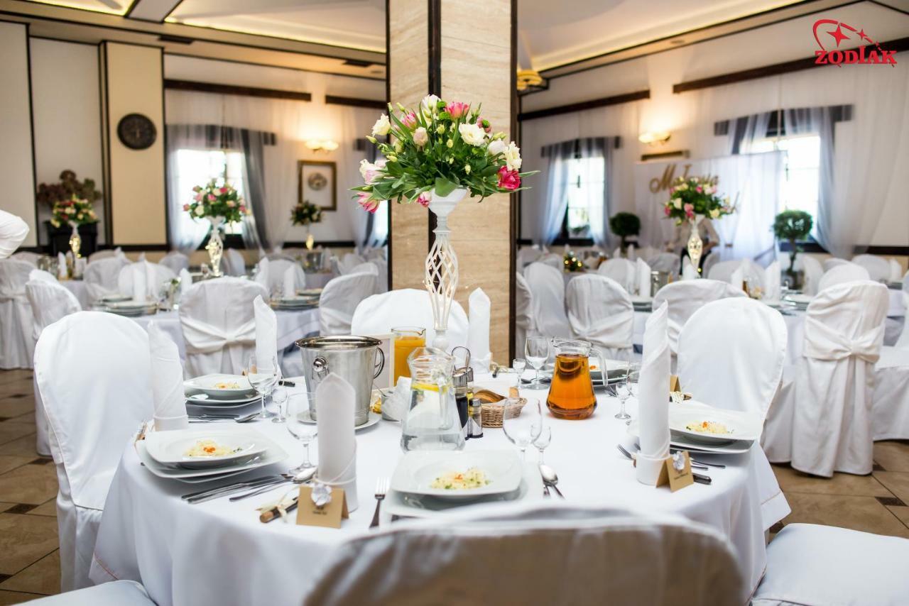 Hotel Zodiak Radomsko Buitenkant foto
