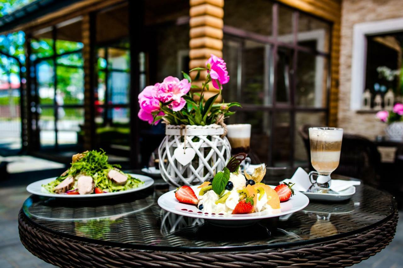 Hotel Zodiak Radomsko Buitenkant foto
