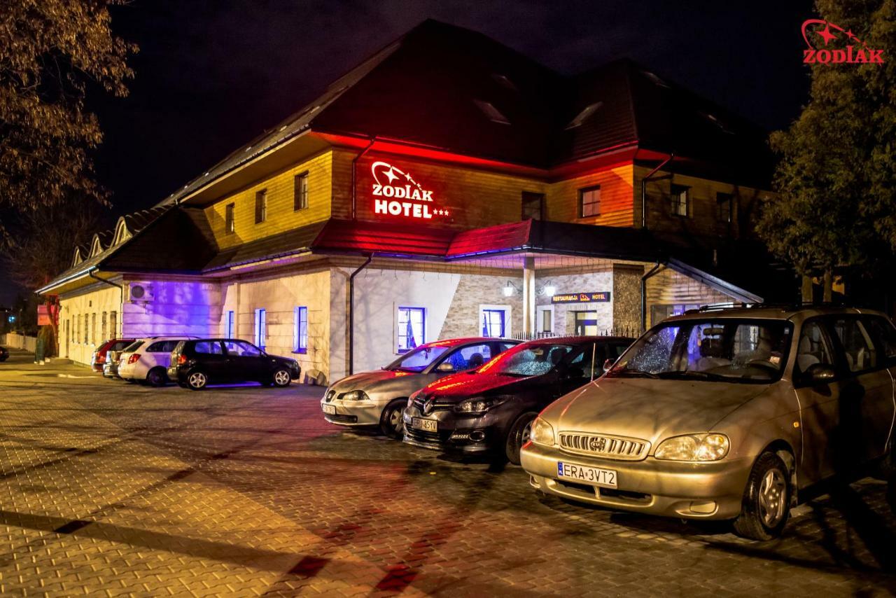 Hotel Zodiak Radomsko Buitenkant foto